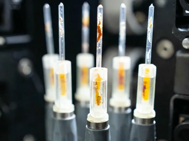 Fiber optic cable connections showing potential macrobend or contamination affecting RX power in DDM diagnostics Fiber optic cable connections showing potential macrobend or contamination affecting RX power in DDM diagnostics